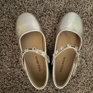Thee Bron Shoes (size 11T) little girl